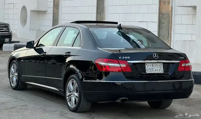 مرسيدس E200 2011 (بحالة ممتازة) 10