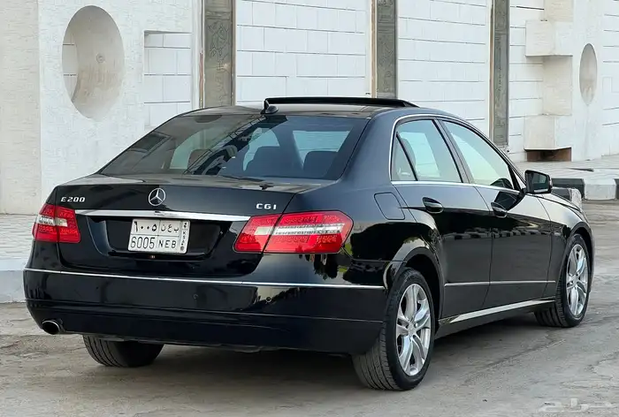 مرسيدس E200 2011 (بحالة ممتازة) 6