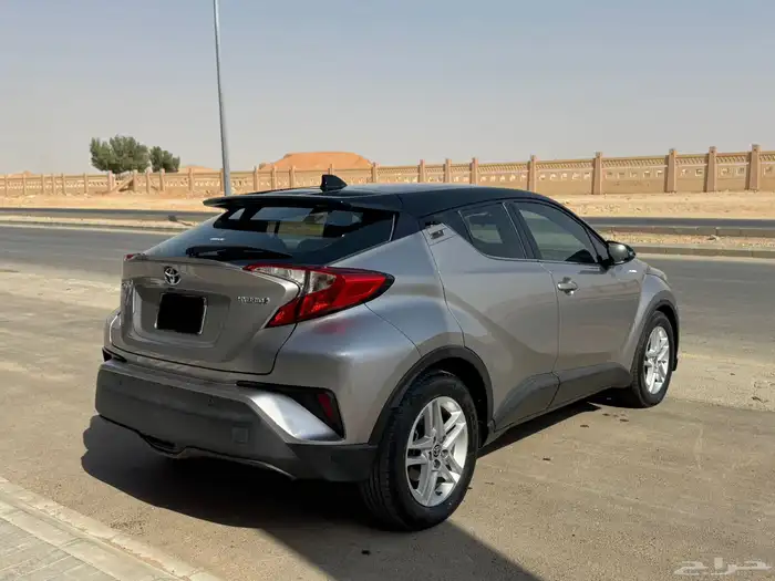 تويوتا CHR نظيفة موديل 2021 9