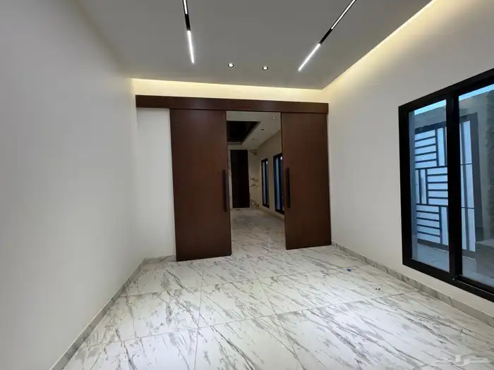 دور أرضي زاوية بحوش ومشب 3غرف نوم 1 ماستر ومجلس ومقلط صالة 9