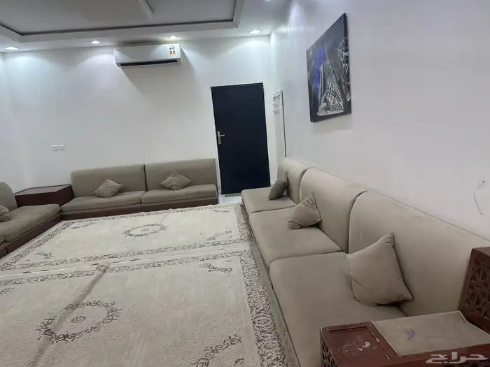 جلسة كامله مع مرايتها مع السجاد 1
