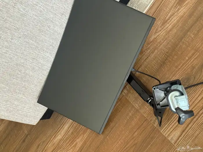 سماعات خارجيه وشاشه صغيره تستخدم للبي سي 4