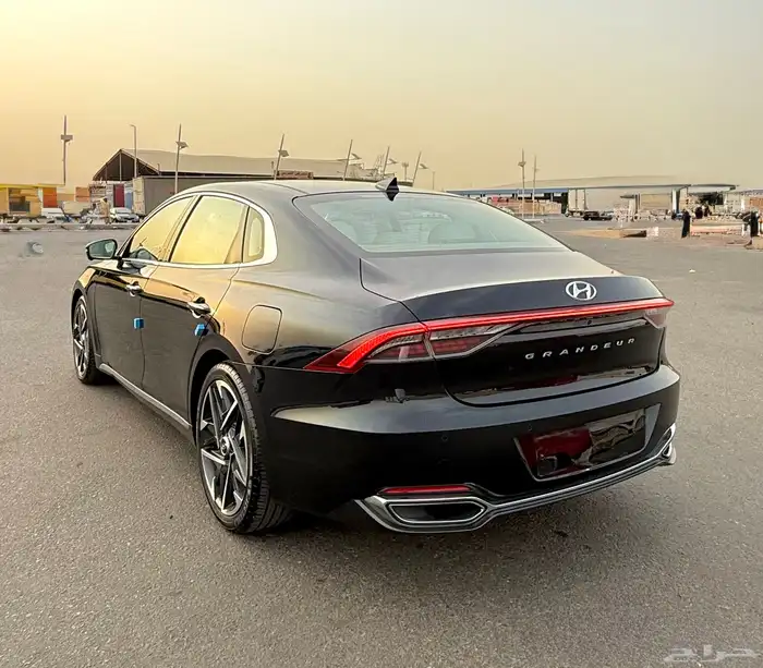 ازيرا 2020 بنورما فل كامل بحالة الوكاله للبيع 3