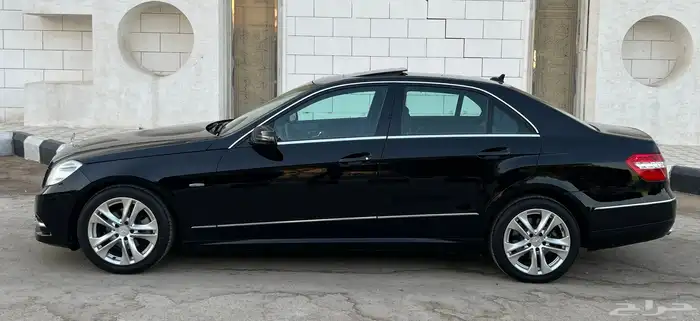 مرسيدس E200 2011 (بحالة ممتازة) 8
