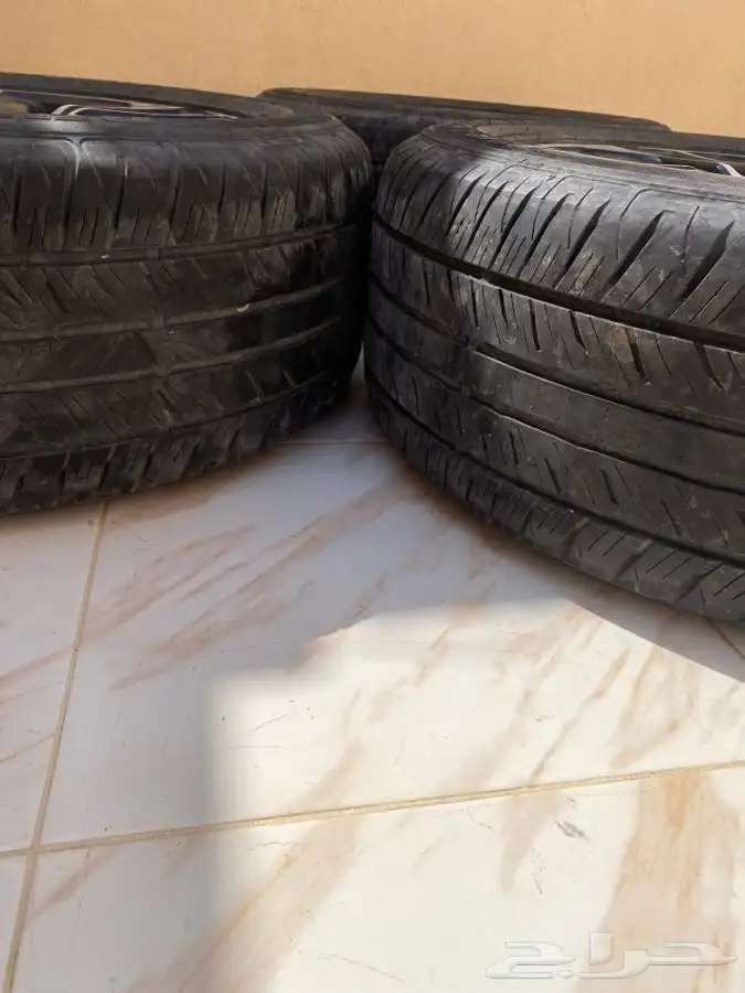 كفرات مع الجنوط 3 واحد بدون كفر 1