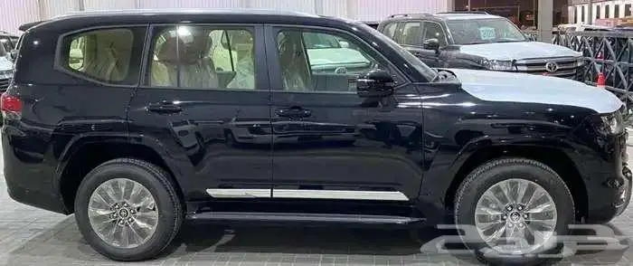 تويوتا- لاندكروزر- GXR4 -بنزين -سعودي -2025 -اسود-ابيض 8