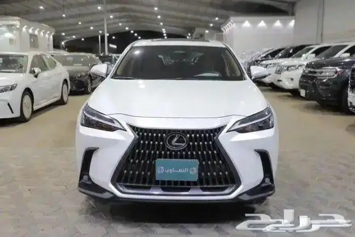 ليكزس NX 350h فتحة سقف جلد هايبرد اربعة سلندر موديل 2025 2