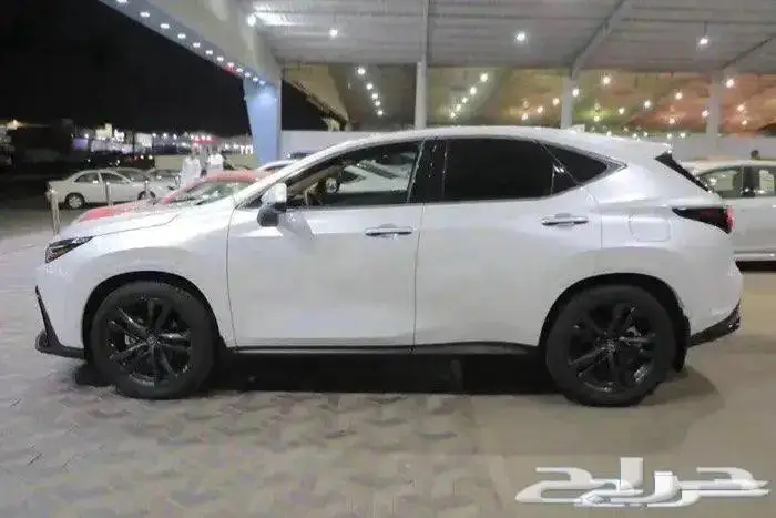 ليكزس NX 350h فتحة سقف جلد هايبرد اربعة سلندر موديل 2025 4