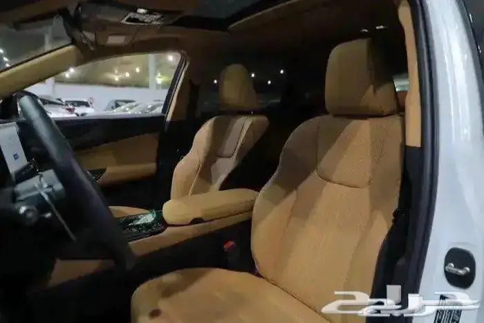 ليكزس NX 350h فتحة سقف جلد هايبرد اربعة سلندر موديل 2025 12