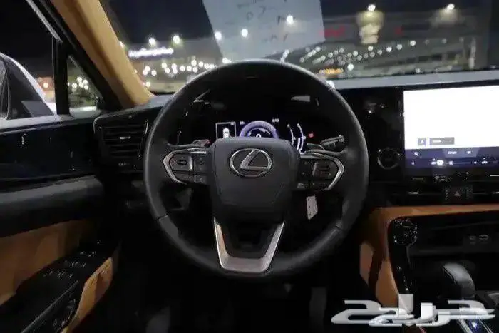 ليكزس NX 350h فتحة سقف جلد هايبرد اربعة سلندر موديل 2025 16