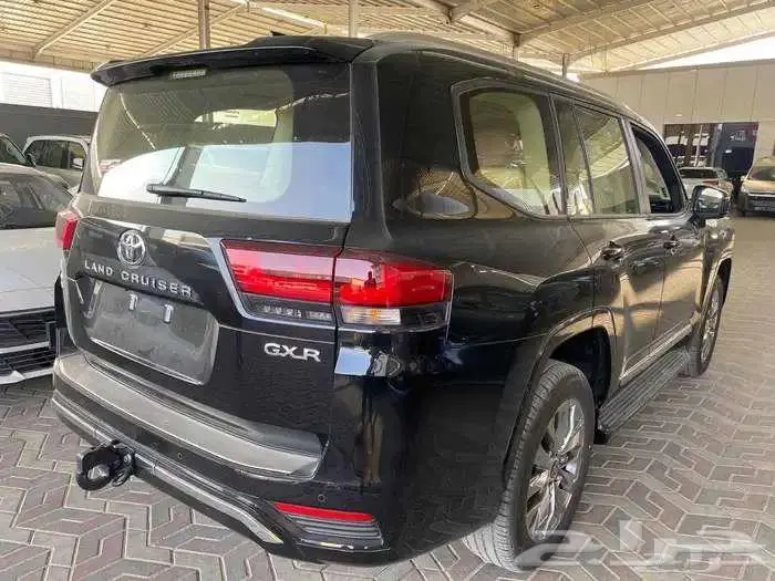 تويوتا- لاندكروزر- GXR4 -بنزين -سعودي -2025 -اسود-ابيض 1