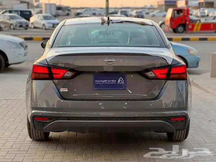 نيسان التيما استاندر. 4