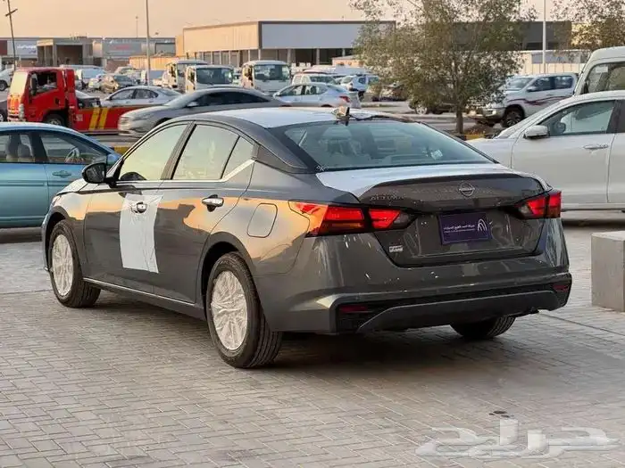 نيسان التيما استاندر. 2