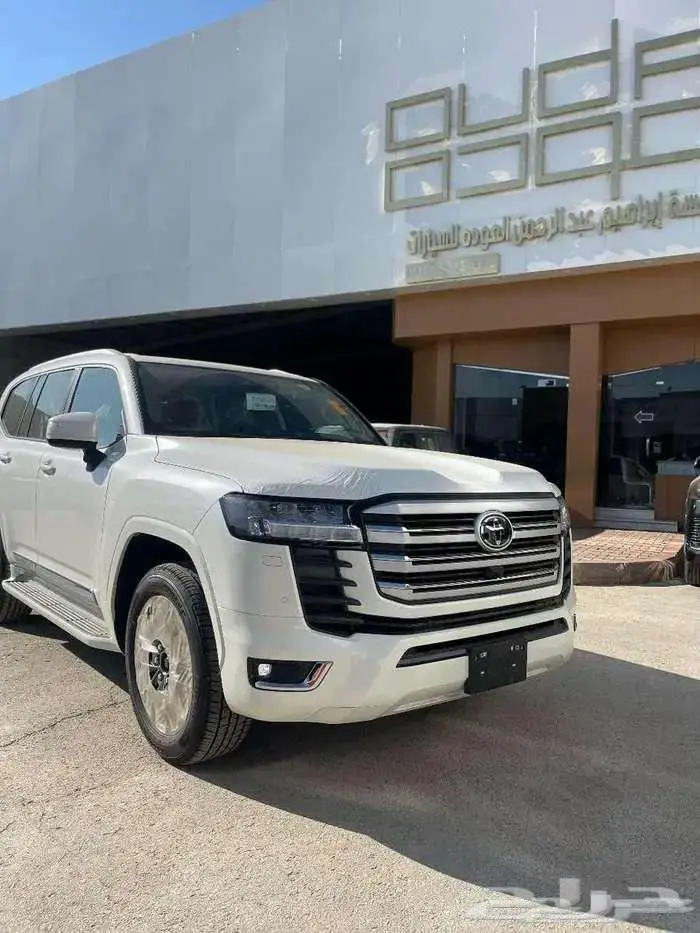 تويوتا لاندكروزر GXR3 بنزين 2025 0