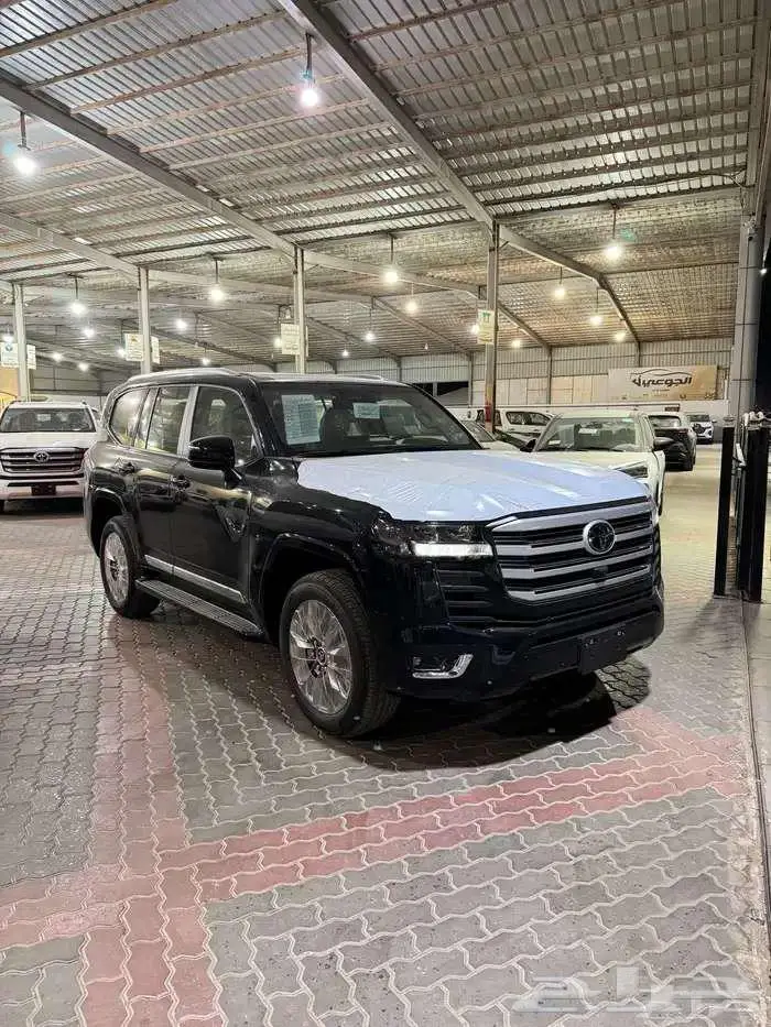 تويوتا- لاندكروزر- GXR4 -بنزين -سعودي -2025 -اسود-ابيض 14