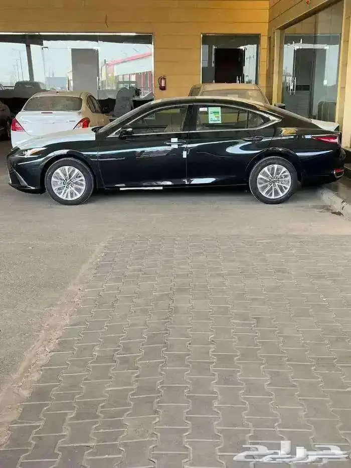 لكزس ES 250 فئه AA موديل 2025 لدي معرض الحسن 1