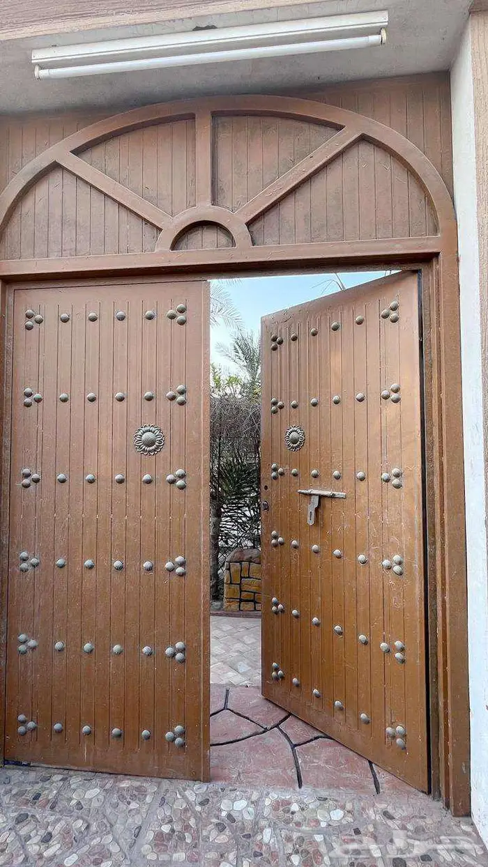 فيلا للبيع مساحة 1000 متر تقع على ثلاث شوارع 8