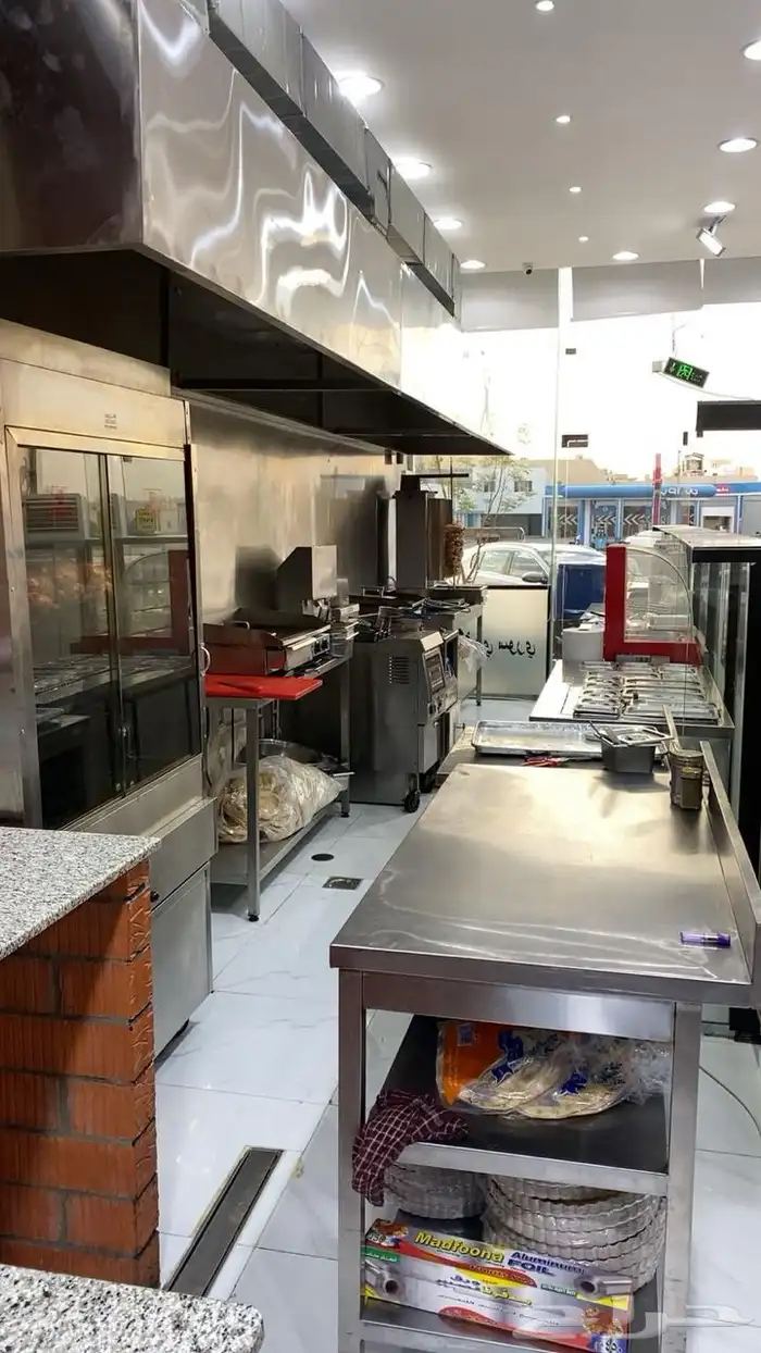 مطعم لتقبيل كامل التجهيزات موجوده 1