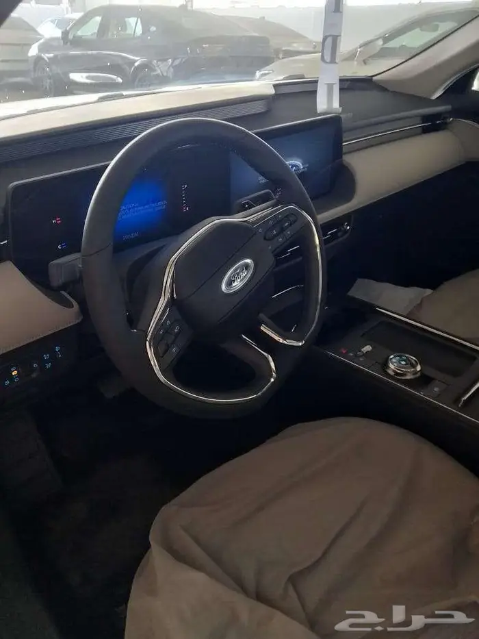 فورد تورس امبيانتي خليجي 2026 لون ابيض 4