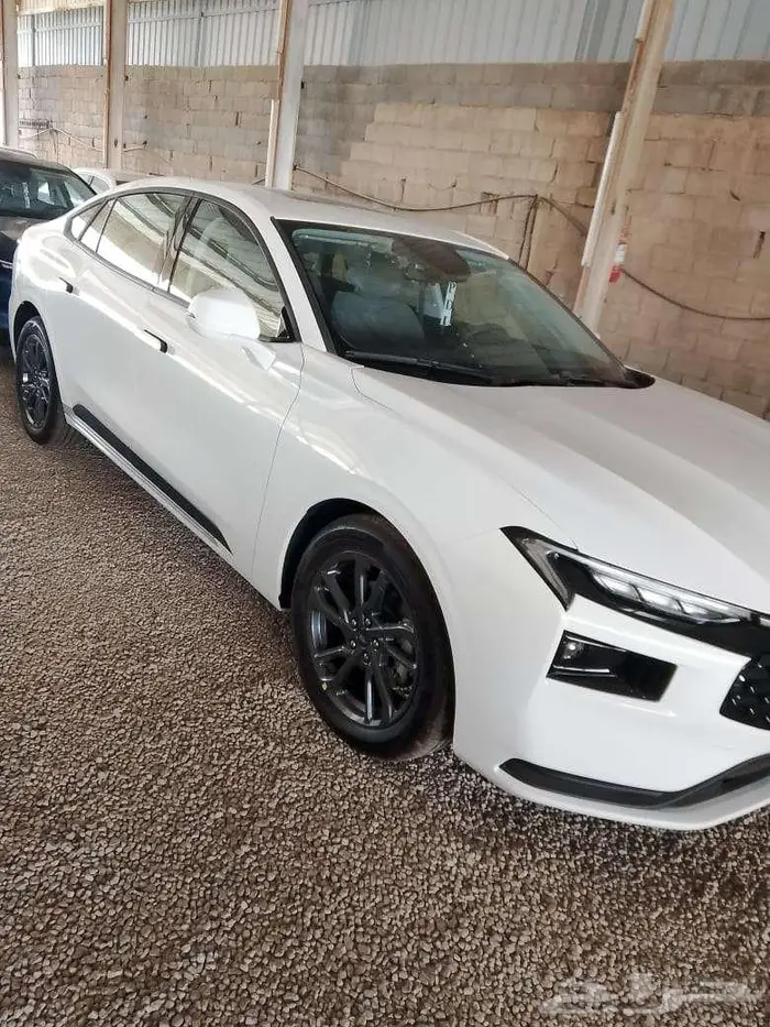 فورد تورس امبيانتي خليجي 2026 لون ابيض 1