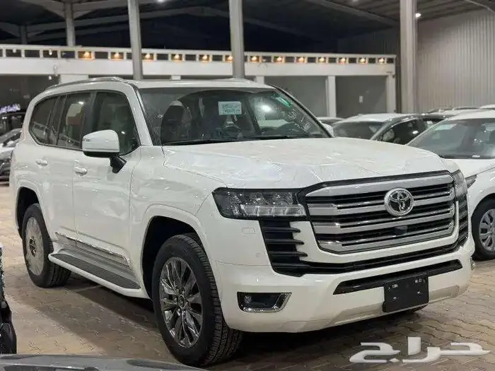 تويوتا- لاندكروزر- GXR4 -بنزين -سعودي -2025 -اسود-ابيض 27