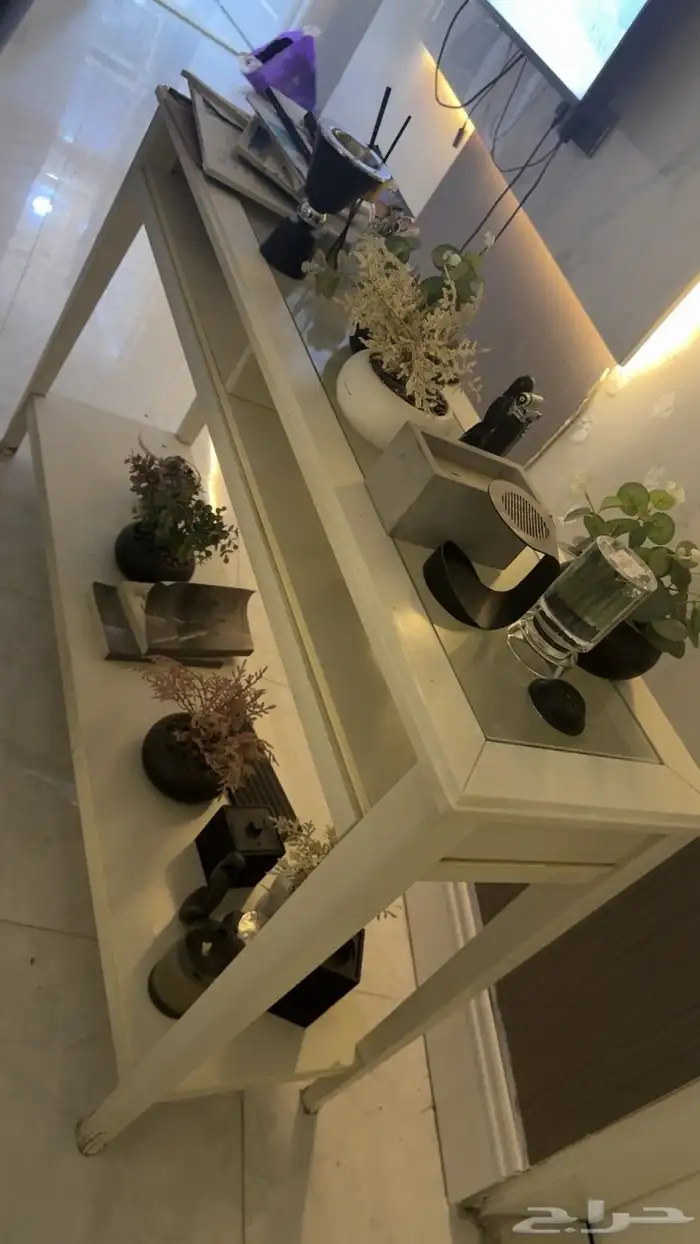 ركن كوفي رفوف مع دولاب مع طاوله نظيفه كما هي فالصوره 2