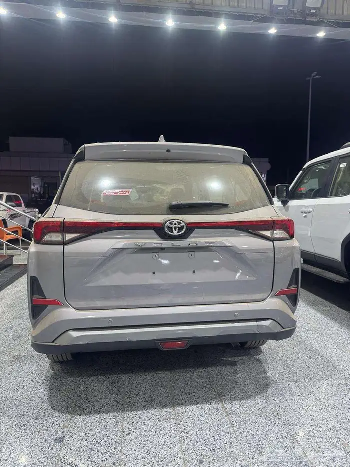 تويوتا فيلوز فل كامل 1500 cc رصاصى فاتح موديل 2025 3