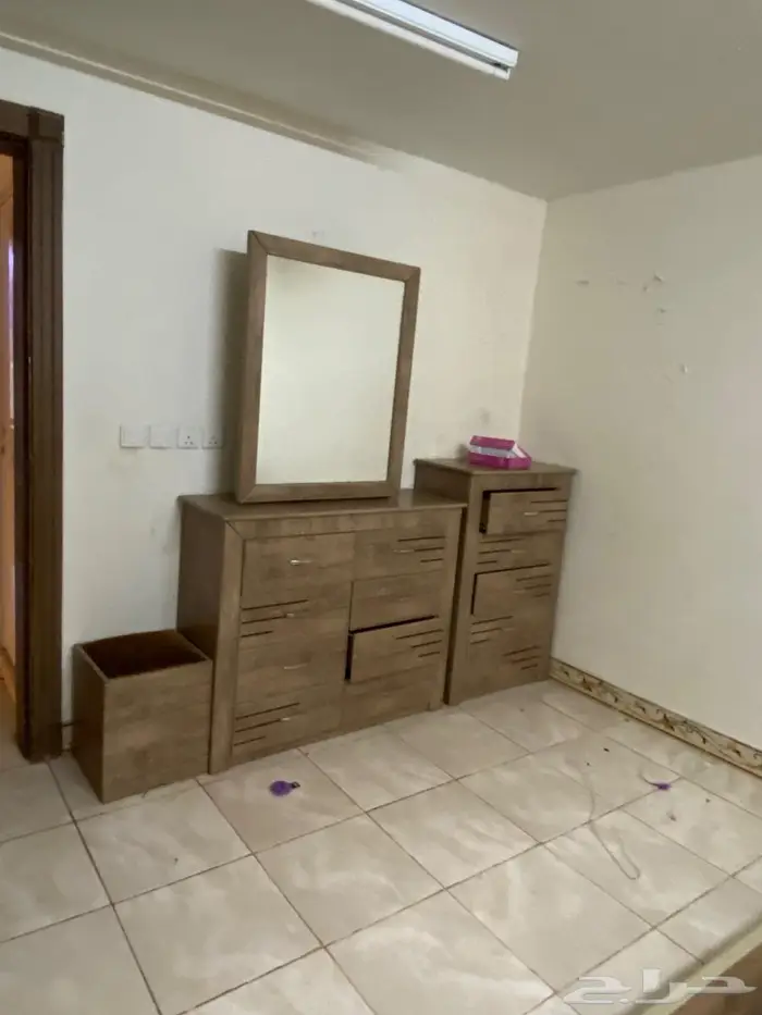 غرفة نوم مع دولاب أطفال و عدد 2 مكيف مويه و ألعاب أطفال 3