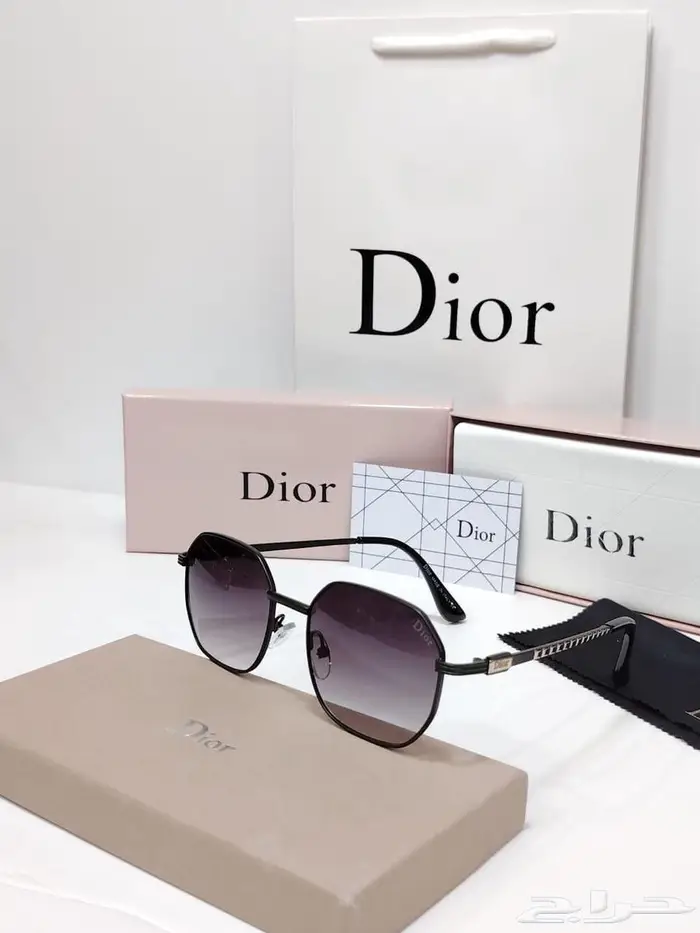 نظارات شانيل وديور وفندي وميو ميو 23