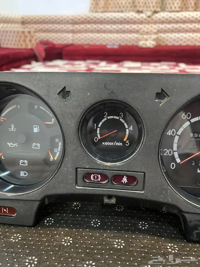 للبيع عداد جيب صالون من 81 الى 87 3