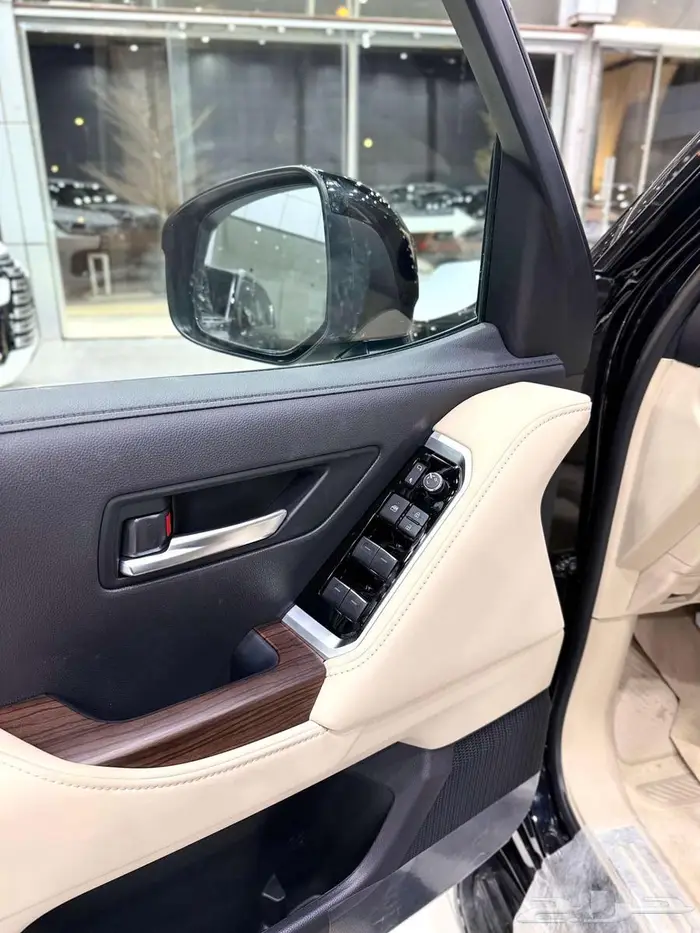 تويوتا لاندكروزر GXR L4 بنزين سعودي 2025 ابيض واسود 9