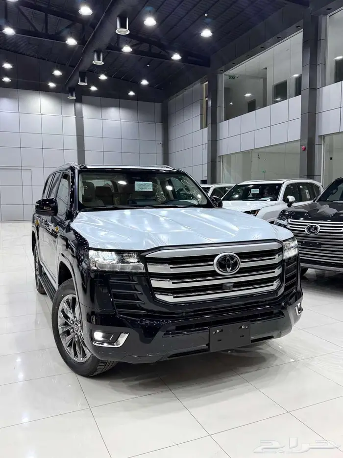 تويوتا لاندكروزر GXR L4 بنزين سعودي 2025 ابيض واسود 4