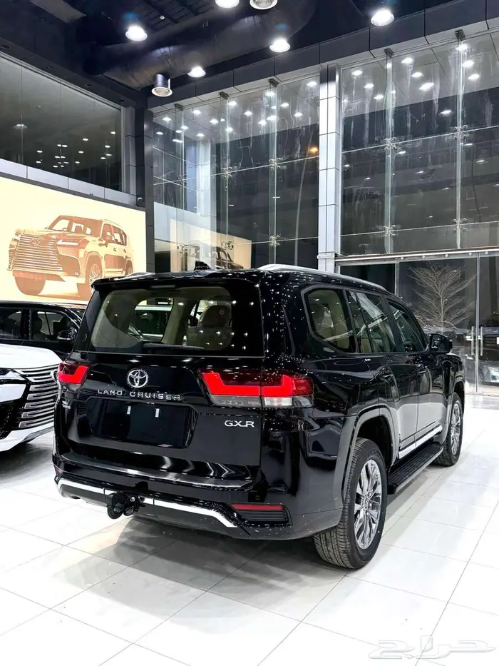 تويوتا لاندكروزر GXR L4 بنزين سعودي 2025 ابيض واسود 6