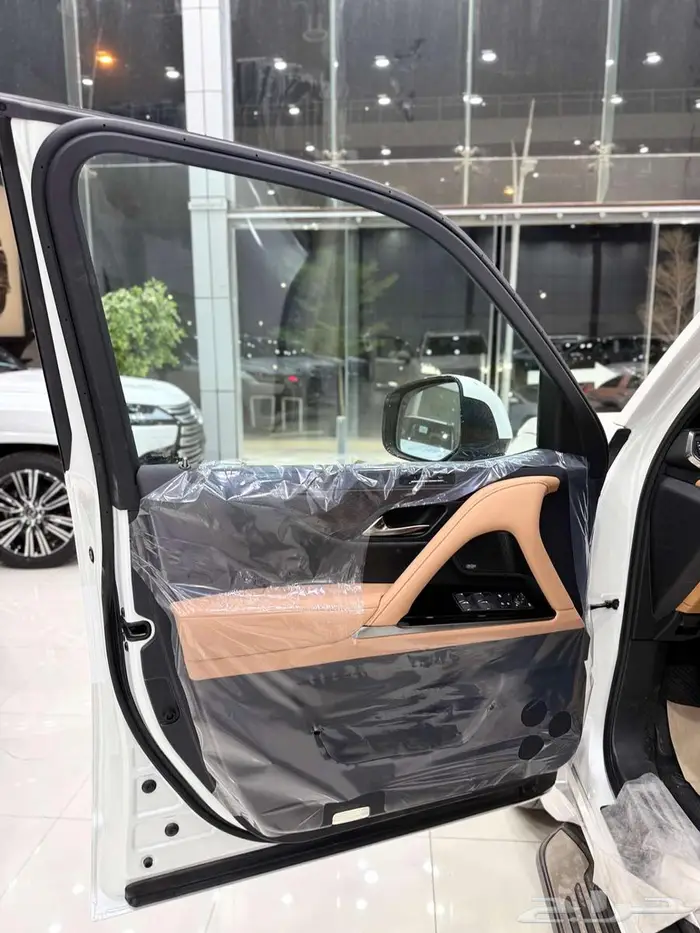 لكزس LX 600 BB سعودي 2025 اببيض واسود وتيتانيوم 12
