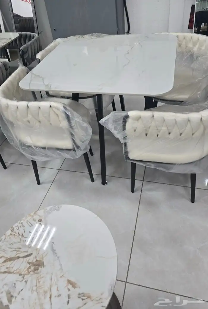 طاولة الطعام 4 أشخاص 3