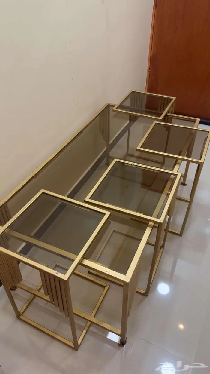 طاولات للبيع 0