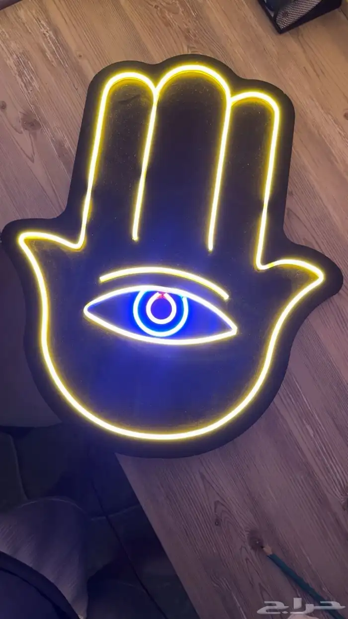 لوحات نيون مضيئه بقاعده خشب 5