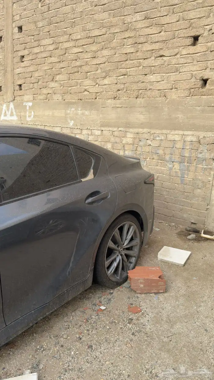 للبيع لكزس is350 f 2022 مصدوم 4