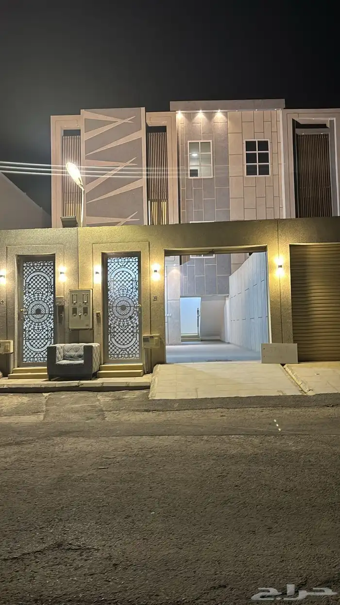دور علوي للإيجار في حي بدر   مجهز بمطبخ ومكيفات 0