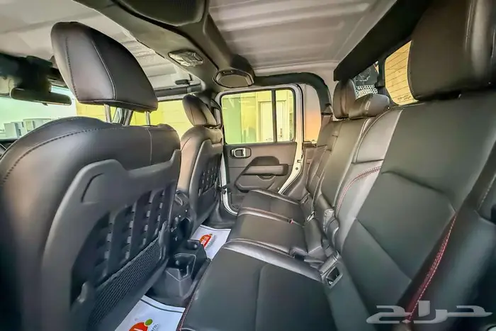 جيب جلاديتور V8 2020 ابيض امريكي ممشي قليل 9