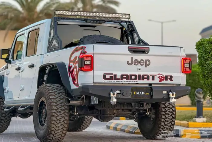 جيب جلاديتور V8 2020 ابيض امريكي ممشي قليل 4