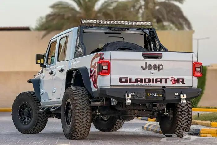 جيب جلاديتور V8 2020 ابيض امريكي ممشي قليل 3