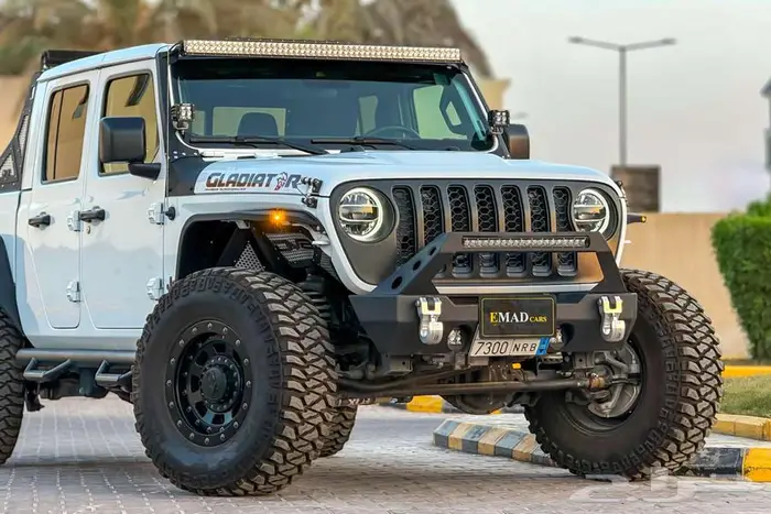 جيب جلاديتور V8 2020 ابيض امريكي ممشي قليل 1