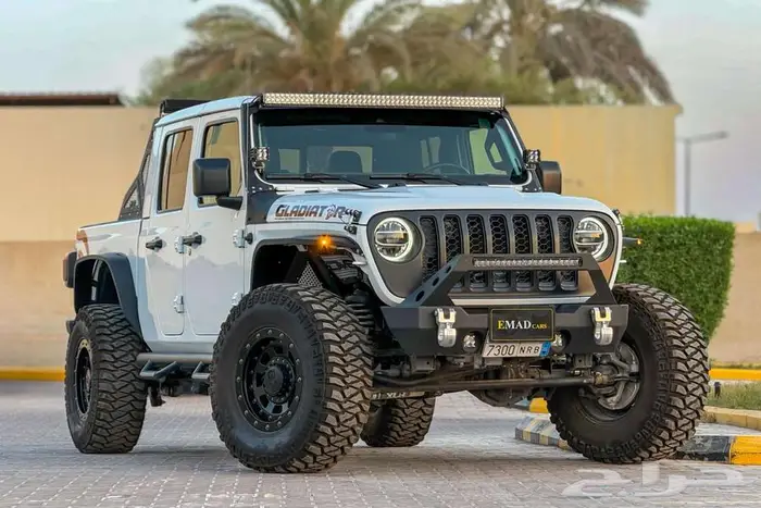 جيب جلاديتور V8 2020 ابيض امريكي ممشي قليل 0