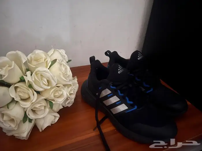 حذاء اديداس اصلي بحاله ممتازه مقاس 38 0