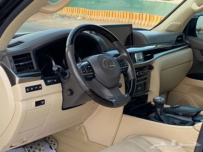 لكزس LX570 فل كامل 2018 11
