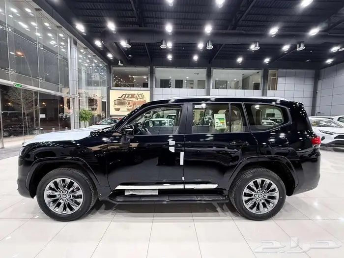 تويوتا لاندكروزر GXR L4 بنزين سعودي 2025 ابيض واسود 7