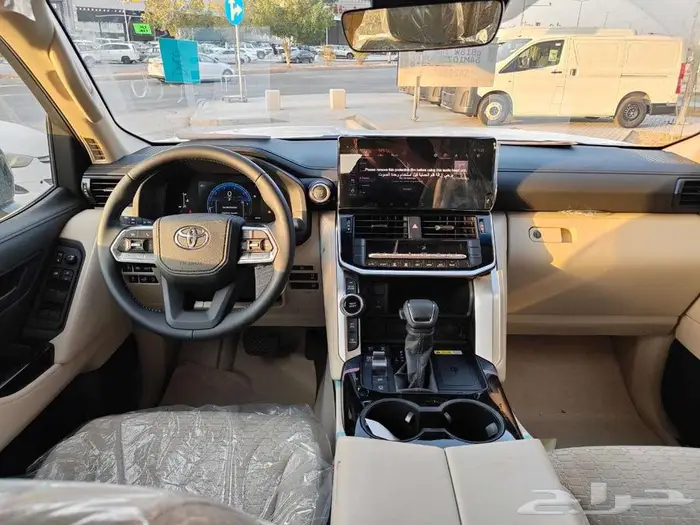 لاندكروزر GXR L3 بنزين 2025 سعودي لوحات ( 305000 ) 3
