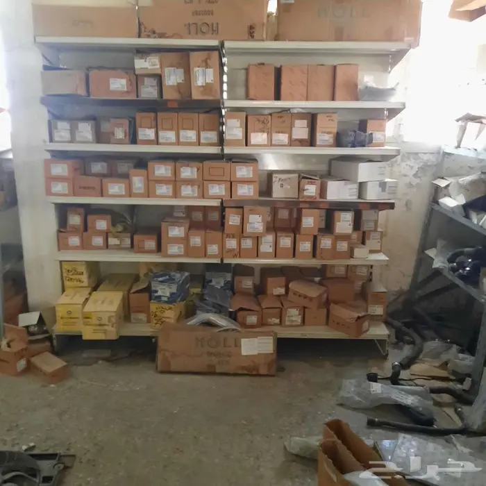 للبيع قطع غيار مرسيدس بنز و بي بي ام دبليو جديد و 6