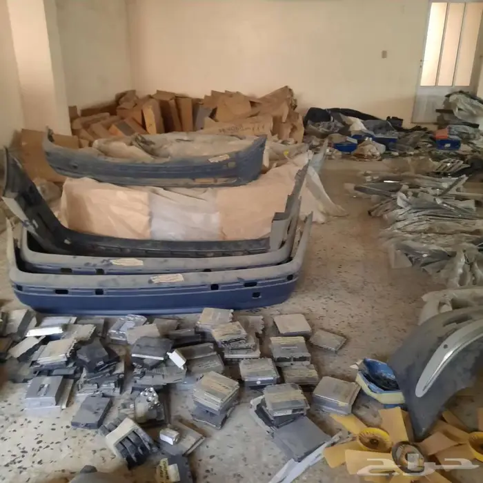 للبيع قطع غيار مرسيدس بنز و بي بي ام دبليو جديد و 3